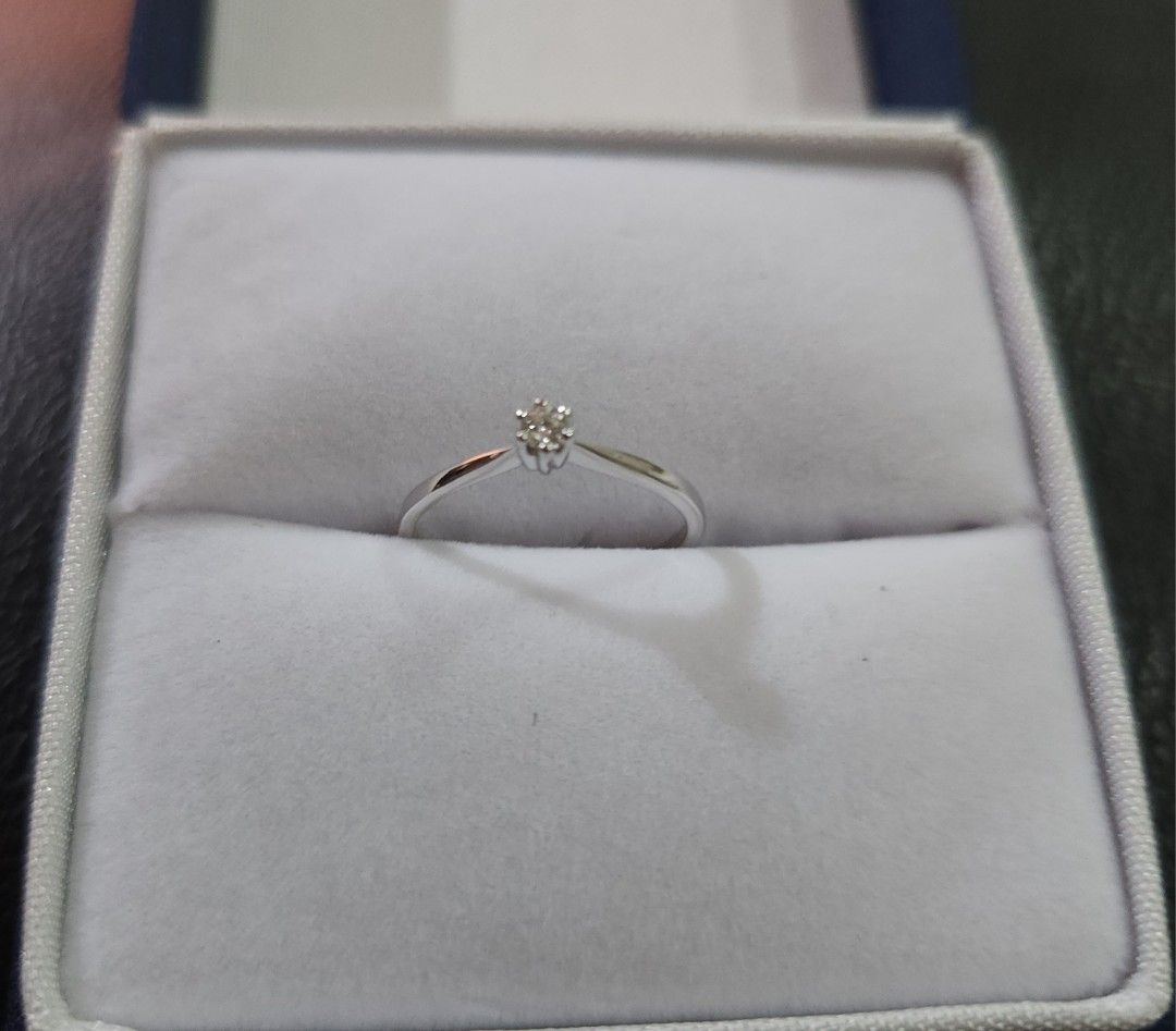 Dainty lady ring 14 karat white gold (Category: Rings) located in Iloilo. Submitted by julietdev44548 (Listing ID 1285835791, Image 1). Description: karat:14k(locally made) weight:1grams size:6 details:1 diamond,tiffany design, white gold.