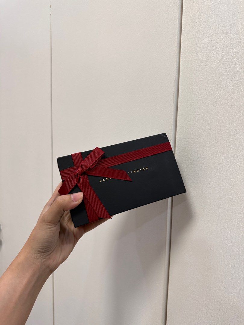 Daniel Wellington Iconic Link 28 Rose Gold (Category: Women's Watches) located in Antipolo. Submitted by justcali (Listing ID 1285903778, Image 2). Description: Daniel Wellington Iconic Link Guaranteed Authentic Bought directly from their website Shipping cost shouldered by buyer.