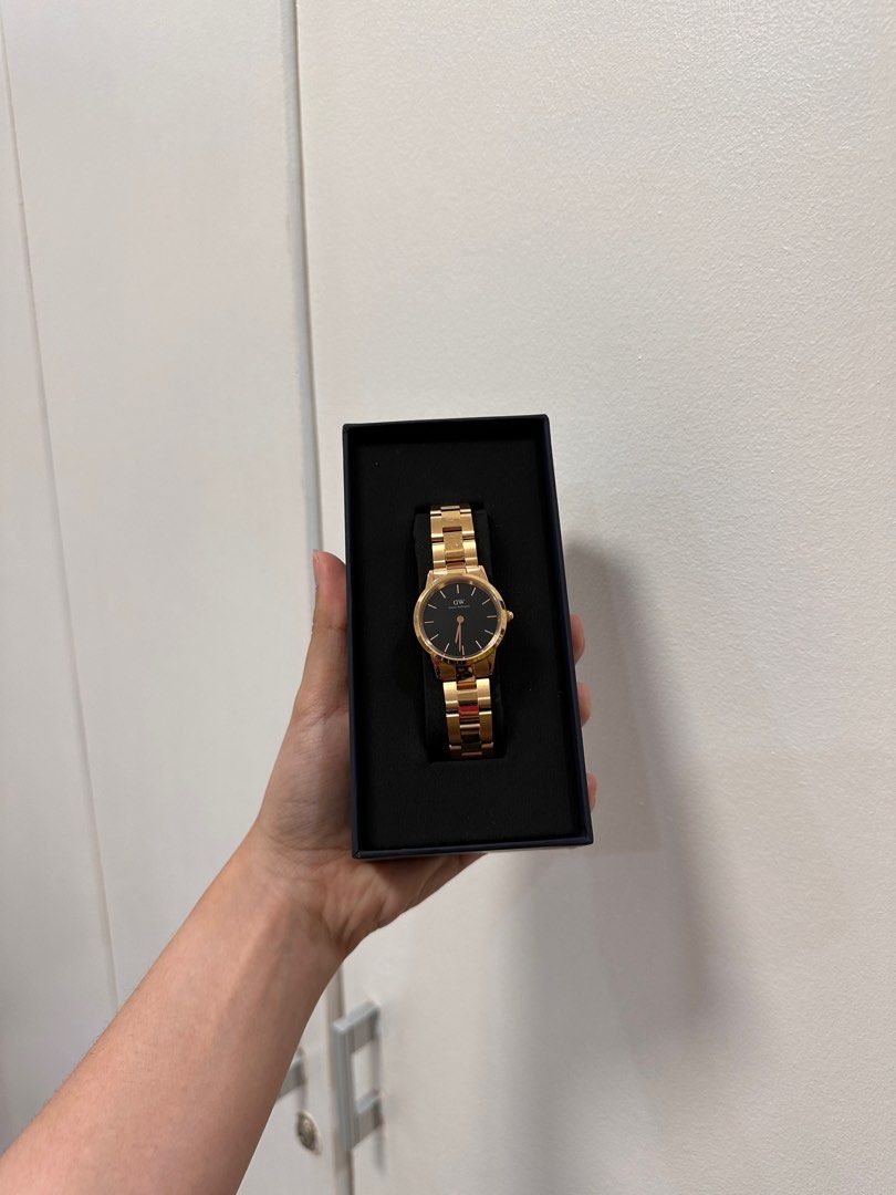 Daniel Wellington Iconic Link 28 Rose Gold (Category: Women's Watches) located in Antipolo. Submitted by justcali (Listing ID 1285903778, Image 1). Description: Daniel Wellington Iconic Link Guaranteed Authentic Bought directly from their website Shipping cost shouldered by buyer.