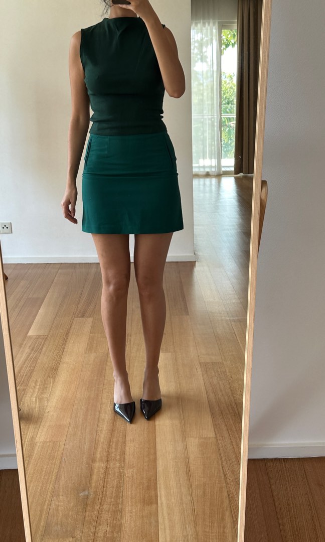Elegant forest green mini skirt Women s Fashion Bottoms Skirts on Carousell