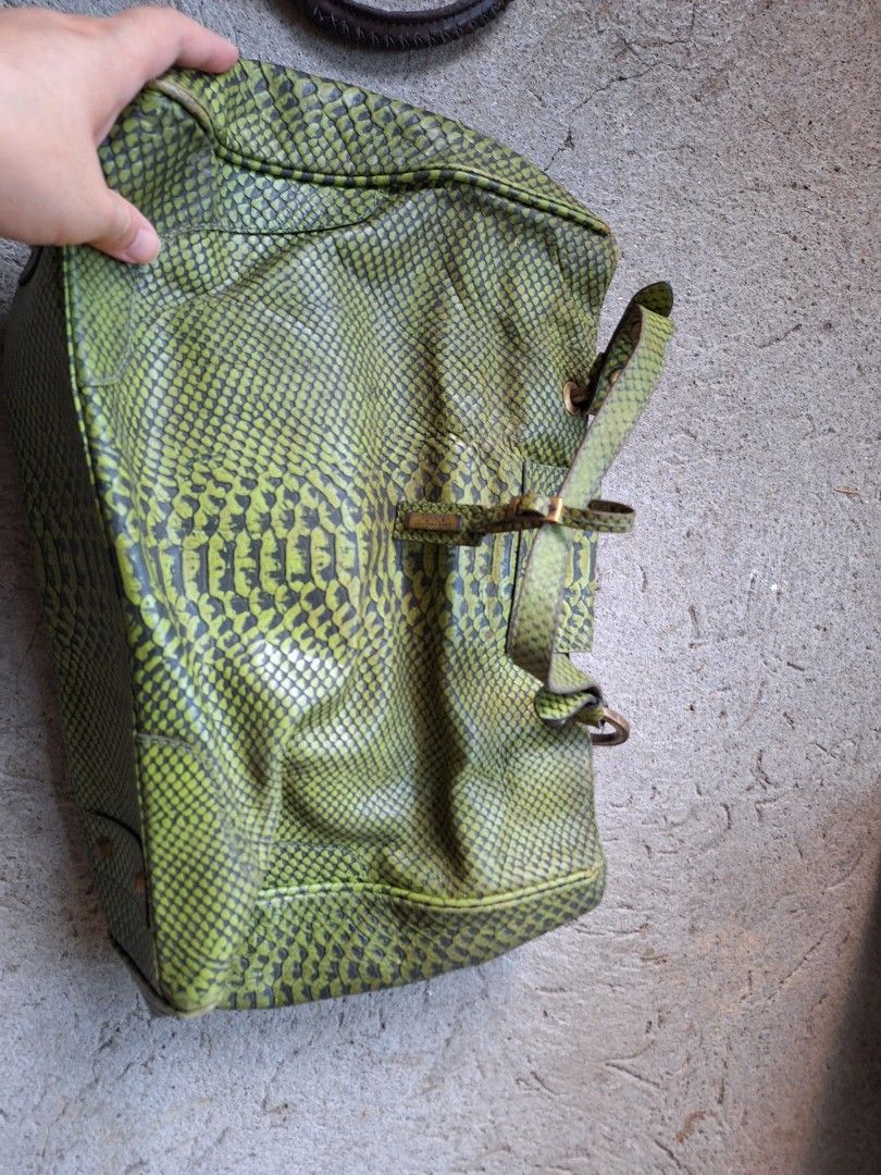FINO BAG (Category: Luxury Bags & Wallets) located in Quezon City. Submitted by imerooo (Listing ID 1285897659, Image 1). Description: RUSH SALE ❗️❗️❗️❗️ FINO Italian leather from my mom selling this in cause di na ginagamit price negotiable🥲🤧.