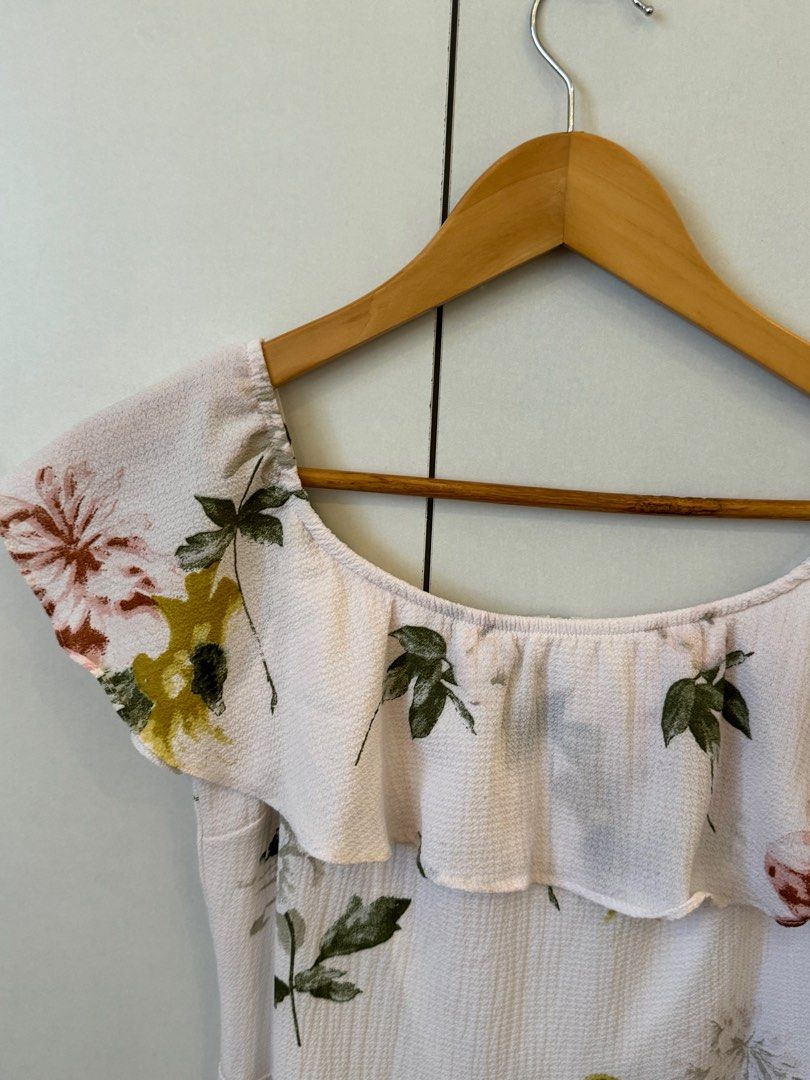 Floral Offshoulder Dress (Category: Dresses) located in Marikina City. Submitted by pupulapula (Listing ID 1285856936, Image 2). Description: used once as graduation dress size: fits to medium build .