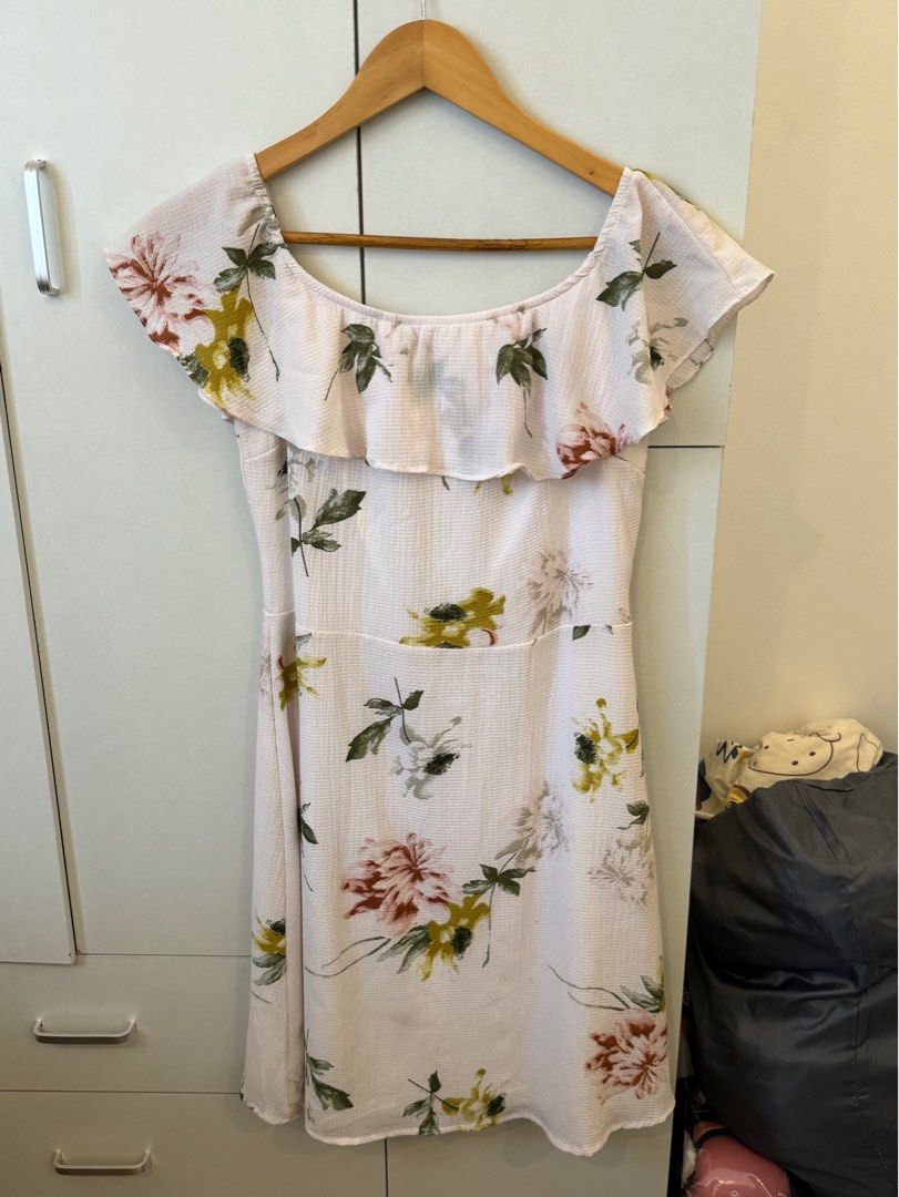 Floral Offshoulder Dress (Category: Dresses) located in Marikina City. Submitted by pupulapula (Listing ID 1285856936, Image 1). Description: used once as graduation dress size: fits to medium build .