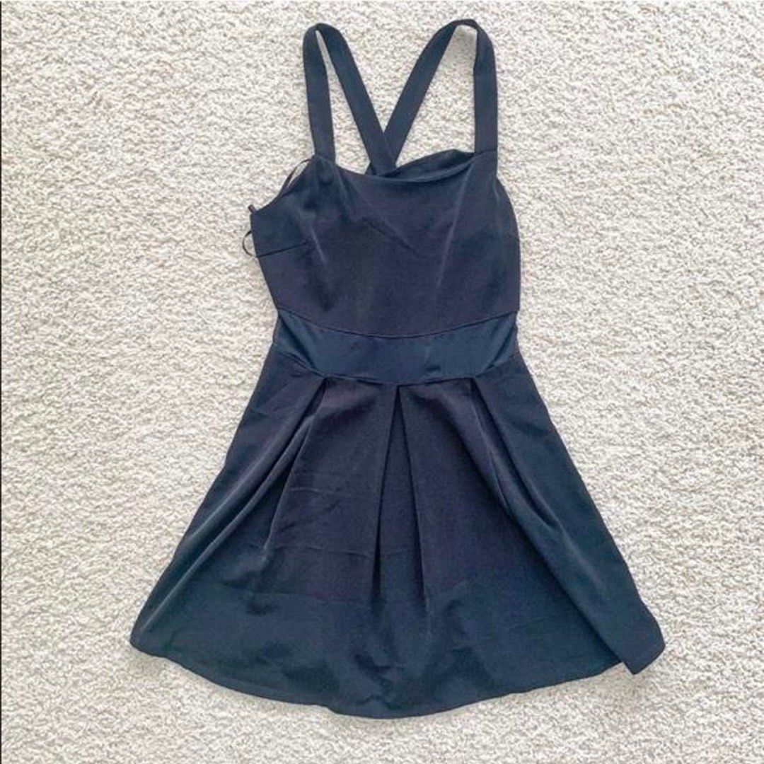 Forever 21 cross back mesh panel A line dress (black) (Category: Dresses) located in Baliuag. Submitted by allthingsambrit (Listing ID 1285851293, Image 1). Description: Minor issue with the mesh (see pic) but you can just cut them.