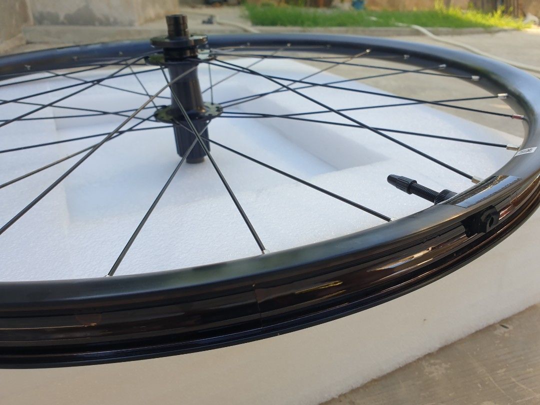 GIANT SX2 Gravel bike wheel set PLUS FREE Giant crosscut tires