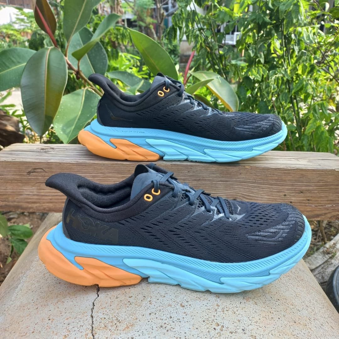 Hoka 44 2 3 Fesyen Pria Sepatu Sneakers di Carousell