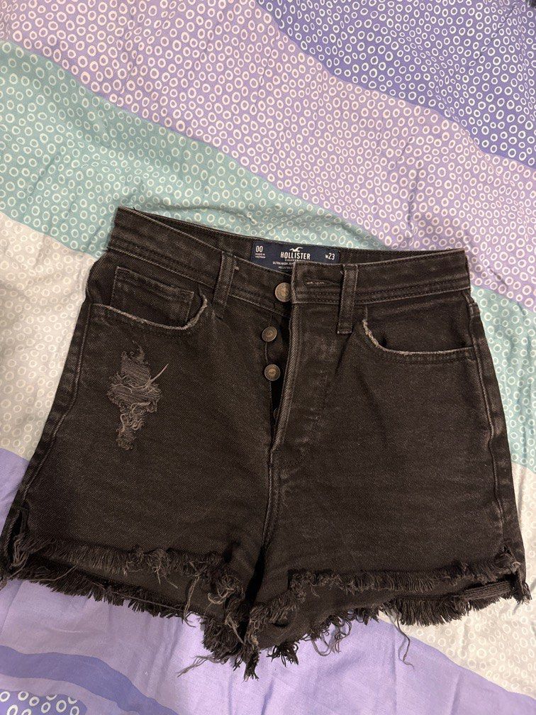 Hollister high rise mom shorts in black, 黑色牛仔短褲, 女裝, 褲