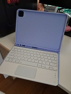 iPad Pro 2022 Case w/ Keyboard