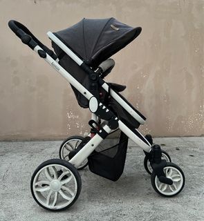 Looping Sydney stroller with car seat
