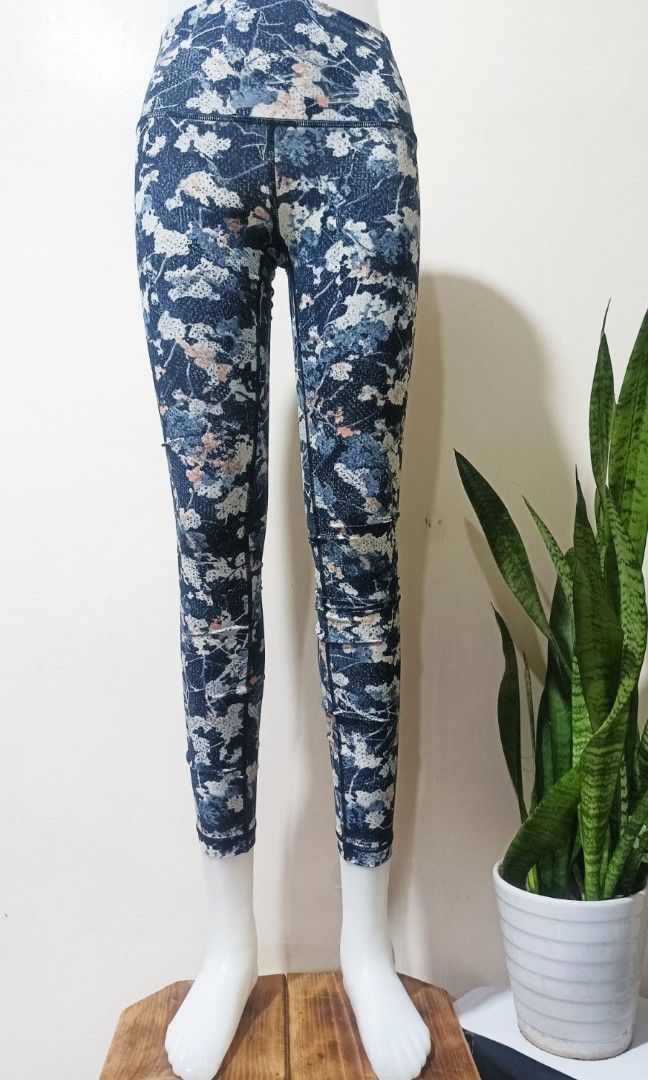 Lululemon (size 2) Leggings, Women's Fashion, Activewear on Carousell