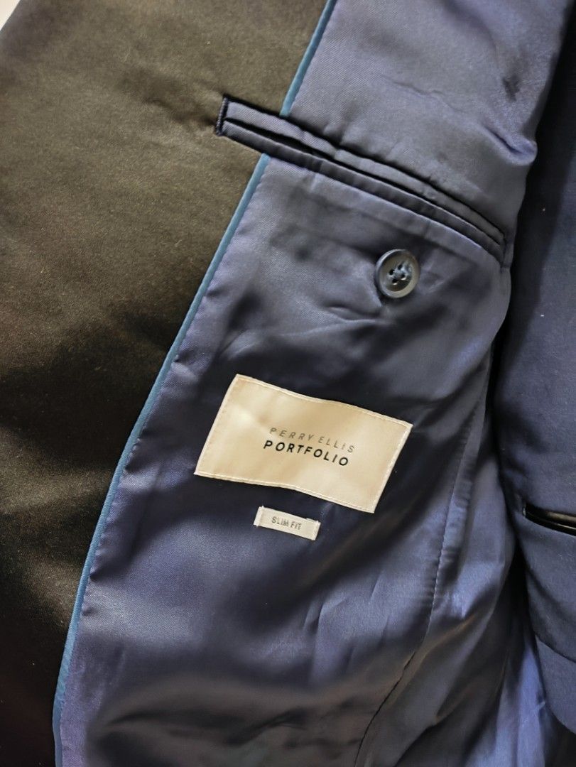 Perry Ellis Men's Suit Set (Category: Formal Shirts) located in Taguig. Submitted by panicxitsxjim (Listing ID 1285934161, Image 3). Description: ✅Dry Cleaned fits Medium / Large Size 42R Pants and Suit Set.
