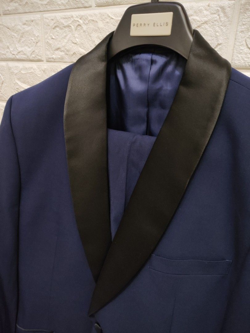 Perry Ellis Men's Suit Set (Category: Formal Shirts) located in Taguig. Submitted by panicxitsxjim (Listing ID 1285934161, Image 2). Description: ✅Dry Cleaned fits Medium / Large Size 42R Pants and Suit Set.