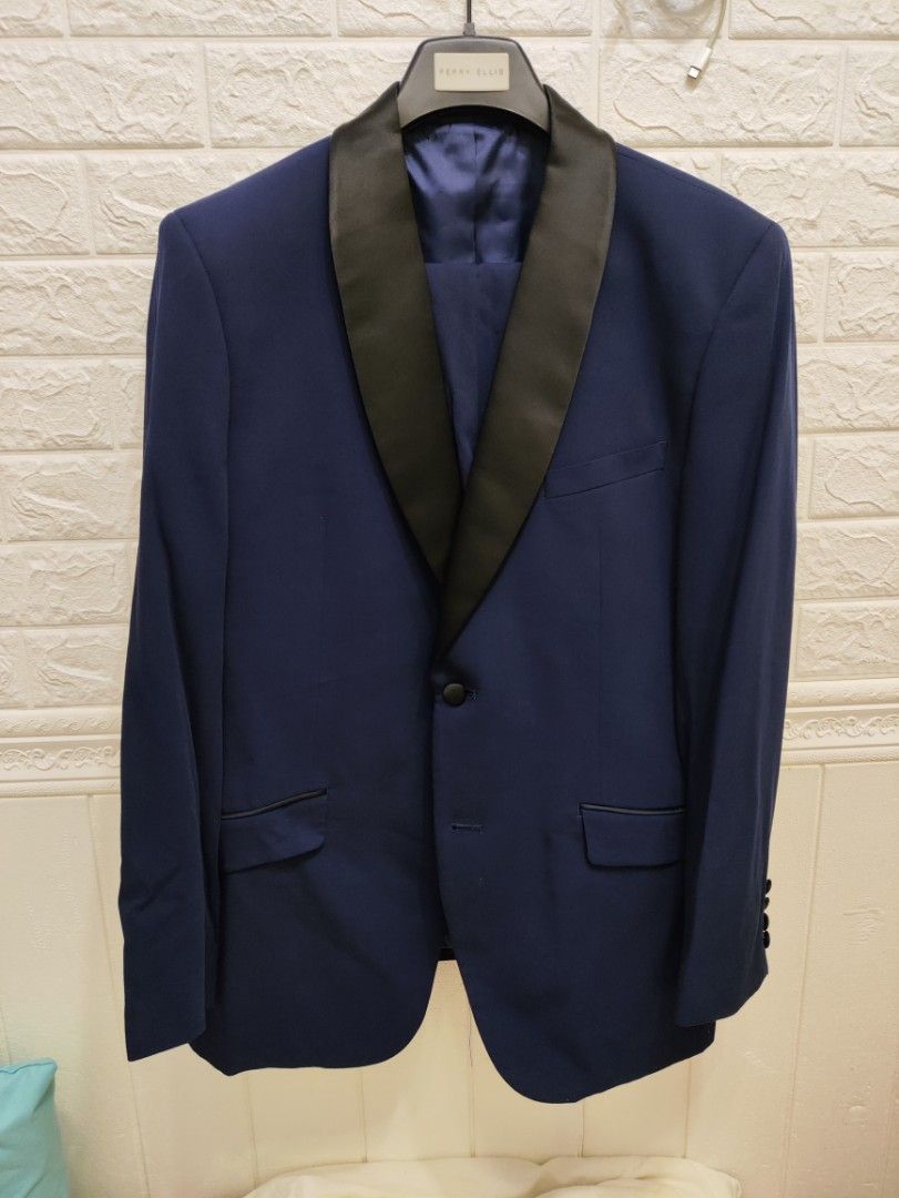 Perry Ellis Men's Suit Set (Category: Formal Shirts) located in Taguig. Submitted by panicxitsxjim (Listing ID 1285934161, Image 1). Description: ✅Dry Cleaned fits Medium / Large Size 42R Pants and Suit Set.