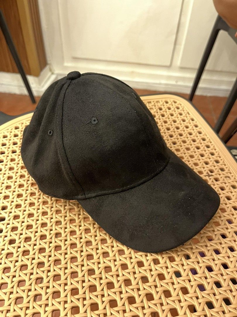 Plain Black Cap (Category: Caps & Hats) located in Quezon City. Submitted by prelovedbyabl (Listing ID 1285855796, Image 2). Description: original price: 200 php rfs: wala ng spark.