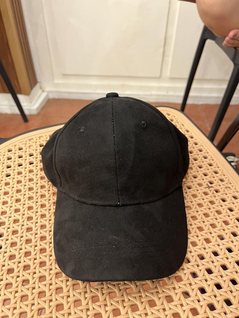 Plain Black Cap (Category: Caps & Hats) located in Quezon City. Submitted by prelovedbyabl (Listing ID 1285855796, Image 1). Description: original price: 200 php rfs: wala ng spark.