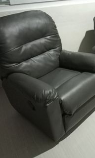 Recliner chair (lazy boy type)