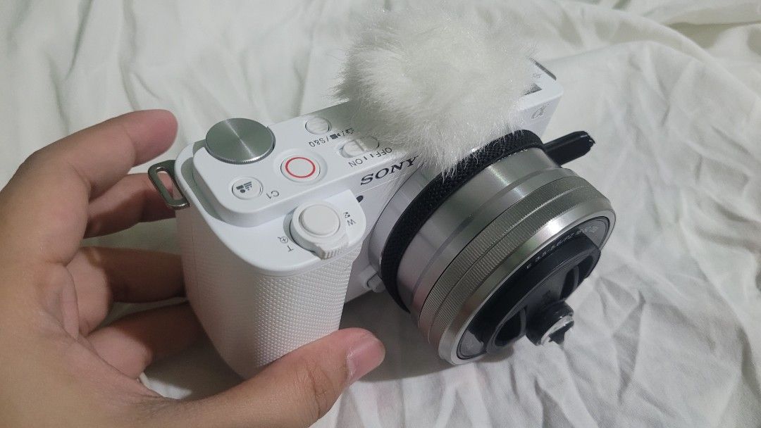 Sony Alpha ZV-E10 - APS-C Interchangeable Lens Mirrorless Vlog Camera Kit -  White 