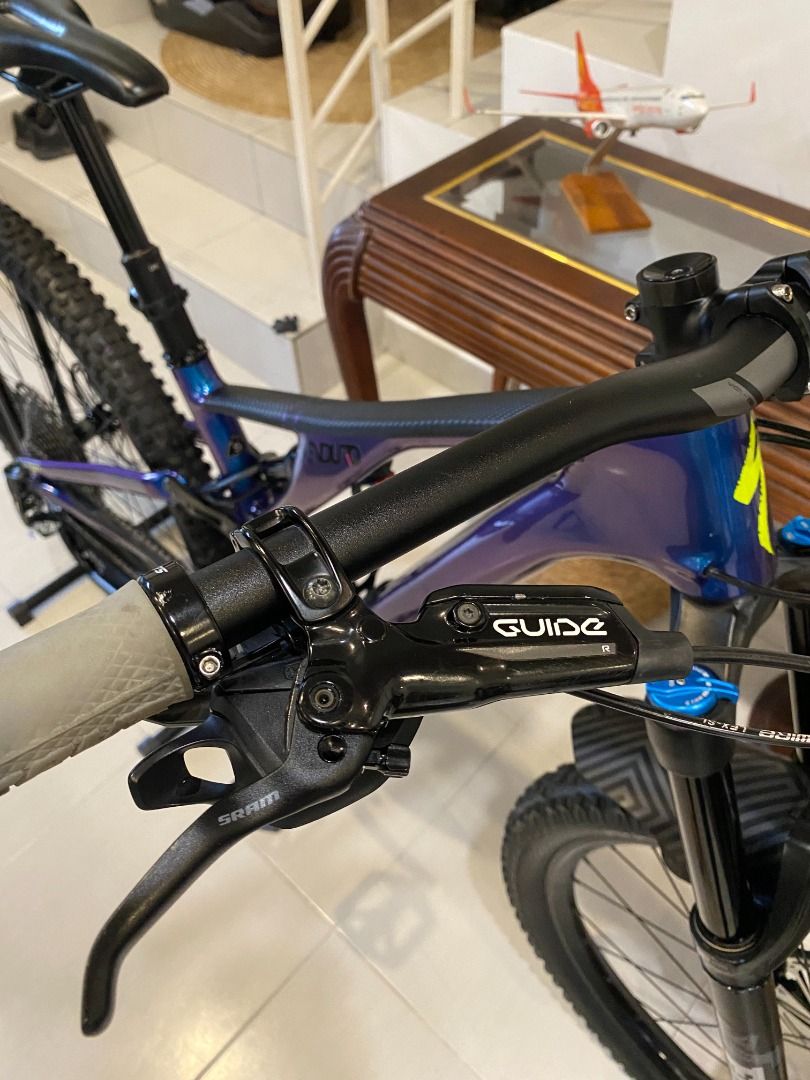 SPECIALIZED STUMPJUMPER COMP CARBON 27.5 Sports Equipment