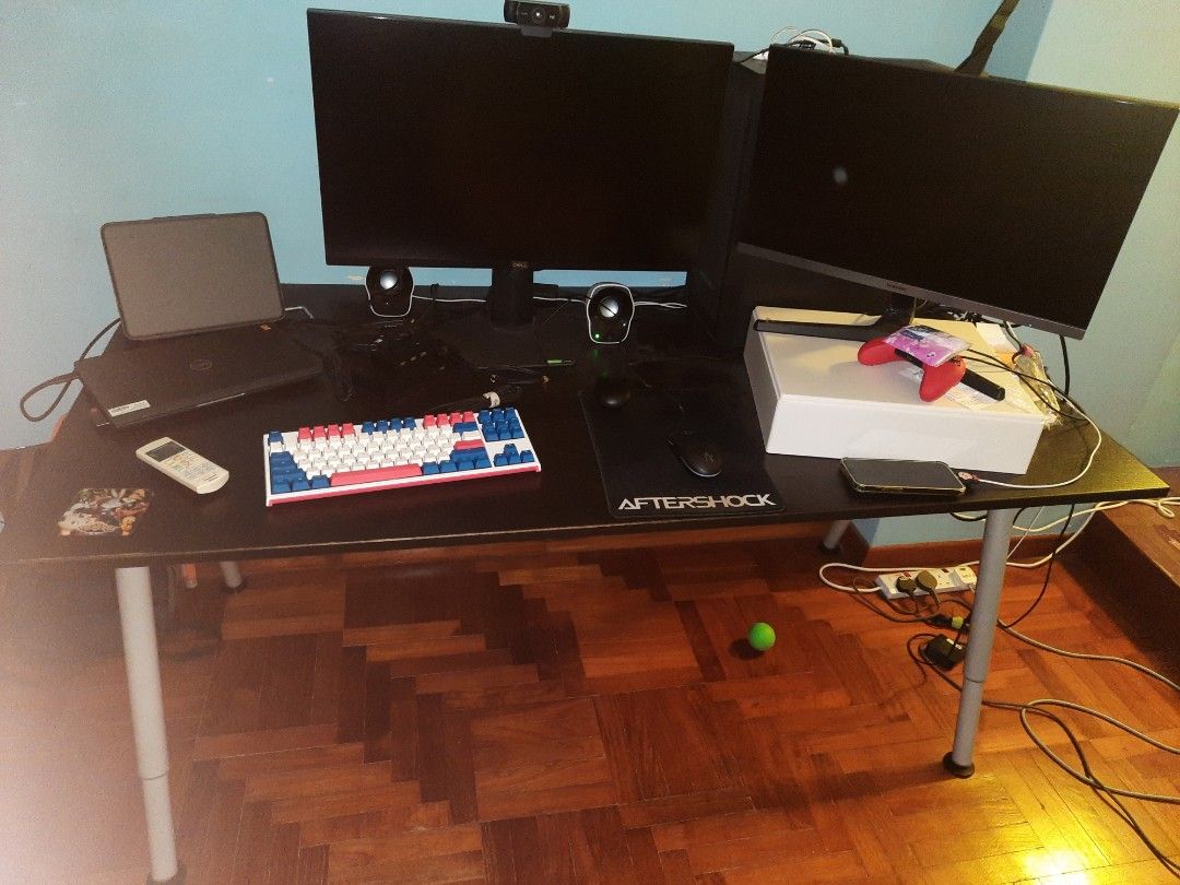IkEA Study Table (Category: Tables & Sets) located in Singapore. Submitted by allan4321 (Listing ID 1285922374, Image 1). Description: study table.