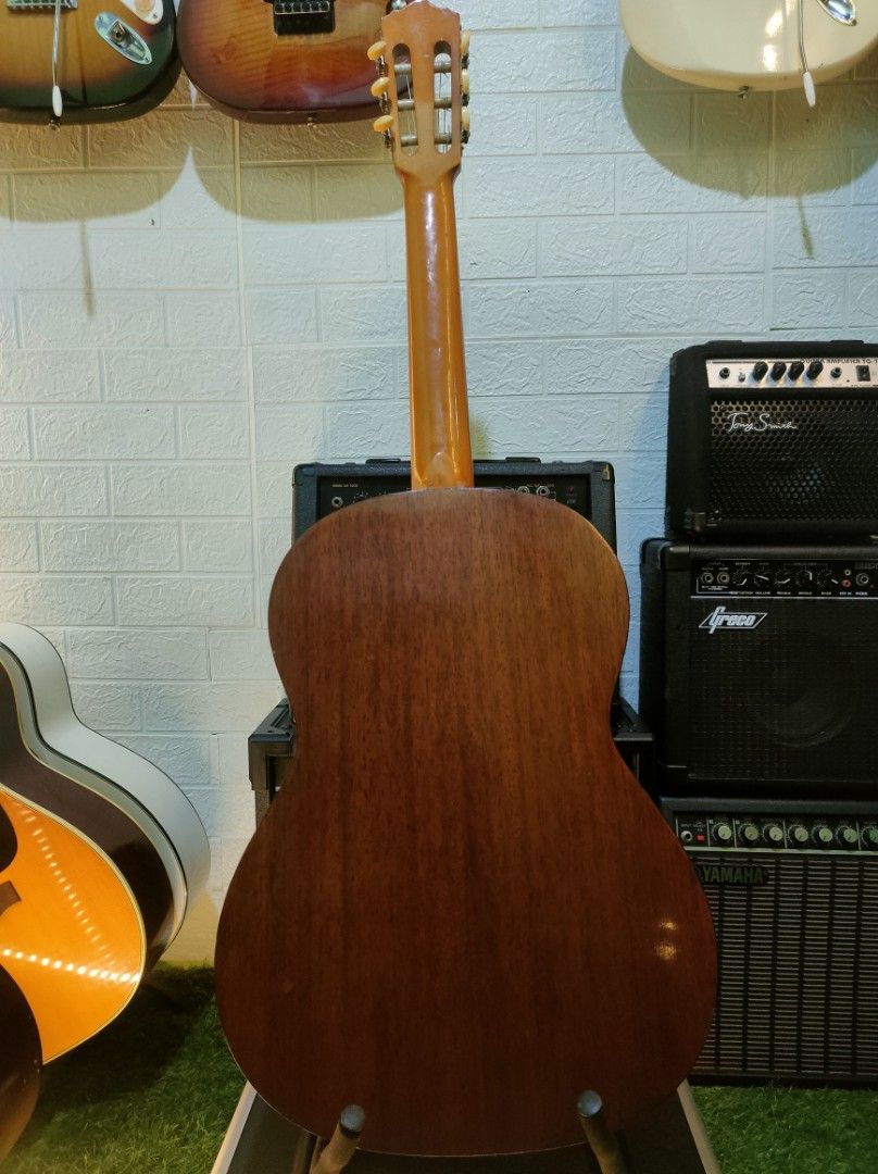 Suzuki no 34 store classical guitar