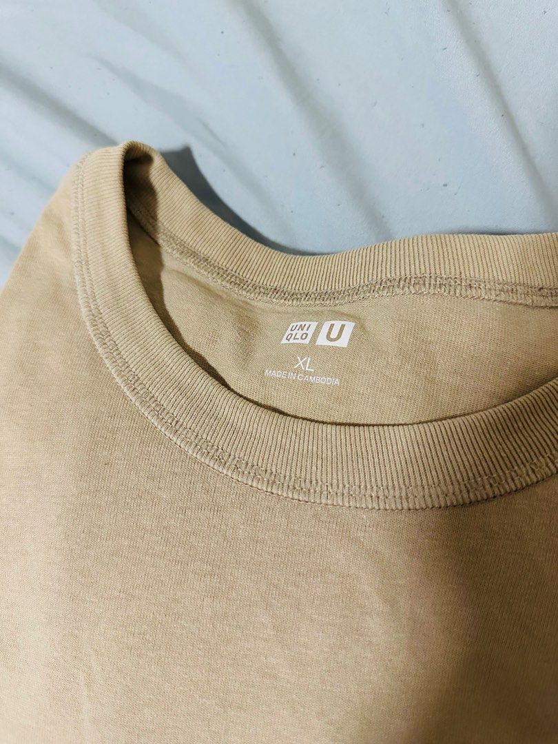 Uniqlo U Shirt (XL) (Category: Tshirts & Polo Shirts ) located in Pasig City. Submitted by franjunarca0304 (Listing ID 1285932432, Image 3). Description: Used once for shoot (see photo, male wearing shirt); Mas accurate ung first photo vs ung succeeding photos taken in blue backdrop .