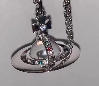 Vivienne Westwood necklace | vivienne westwood saturn necklace | vivienne Westwood silver necklace
