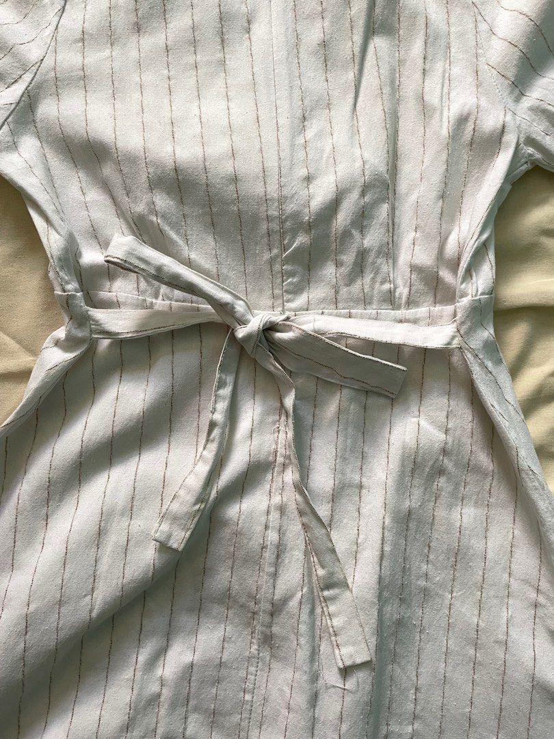 White Linen Striped Dress (Category: Dresses) located in Bacoor. Submitted by zykmes (Listing ID 1285844032, Image 3). Description: ☁️ Size: XS-S ☁️ Bought from Taiwan ☁️ With ribbon at the back for that snatch ☁️ Linen; very fresh feeling ☁️ Worn twice; RFS: Decluttering ☁️ Negotiable.