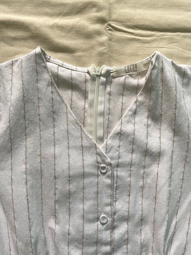 White Linen Striped Dress (Category: Dresses) located in Bacoor. Submitted by zykmes (Listing ID 1285844032, Image 2). Description: ☁️ Size: XS-S ☁️ Bought from Taiwan ☁️ With ribbon at the back for that snatch ☁️ Linen; very fresh feeling ☁️ Worn twice; RFS: Decluttering ☁️ Negotiable.
