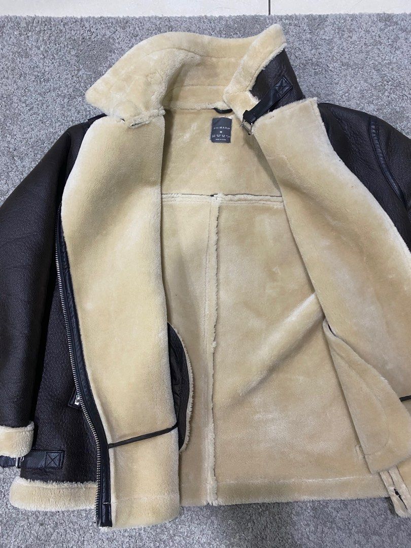 Winter Jacket (Category: Coats, Jackets and Outerwear) located in Gombak. Submitted by eliyyana (Listing ID 1285927922, Image 2). Description: •Bought from primark UK last 2 weeks (Jan24) during winter vacation for 40pound •Worn less than five times during winter there •Condition like new 9/10 •Very suitable for winter season .
