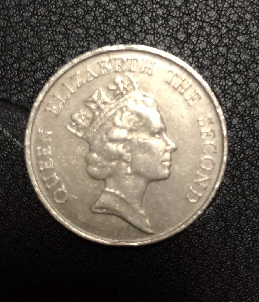 1988年絕版女皇頭香港五元硬幣1枚, 興趣及遊戲, 收藏品及紀念品, 錢幣- Carousell
