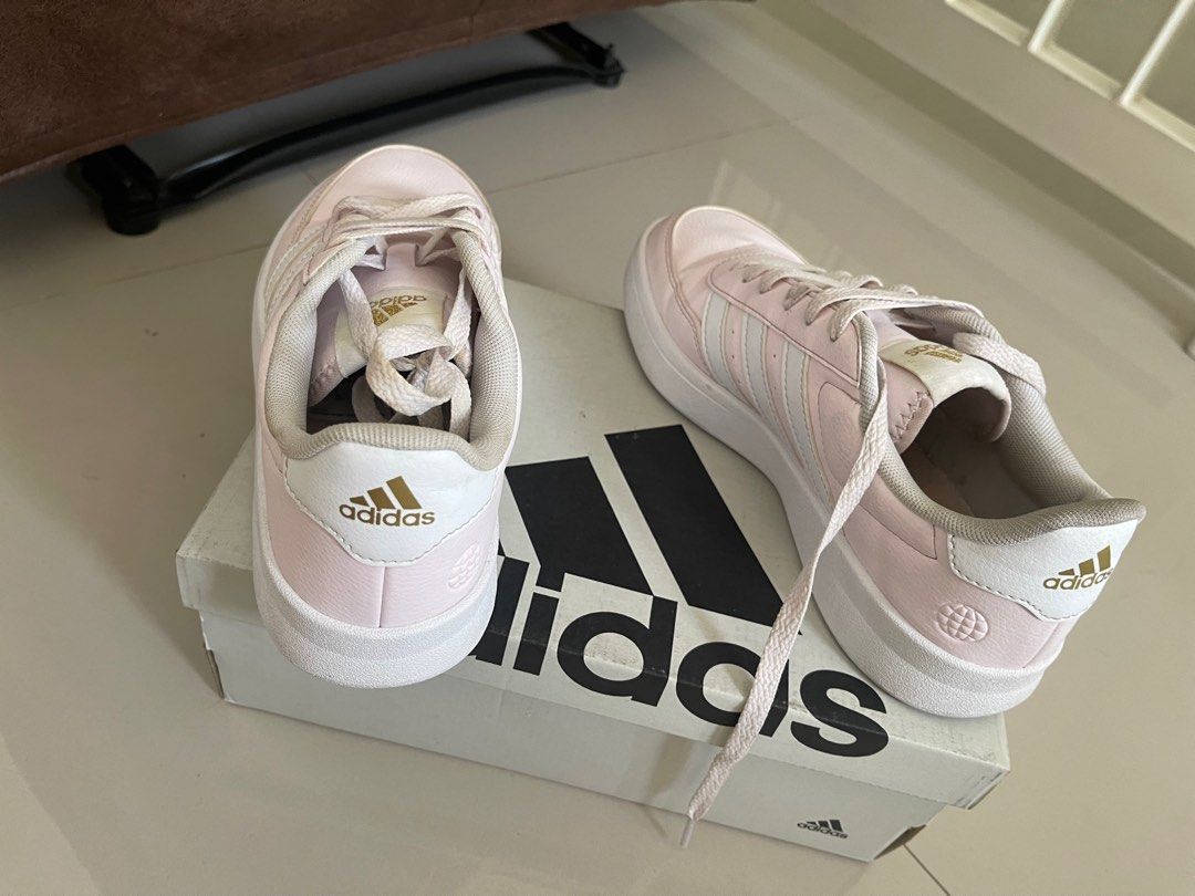 Adidas soft pink Fesyen Wanita Sepatu di Carousell