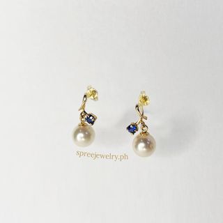 Akoya pearls with sapphire dainty earrings in 18k gold setting