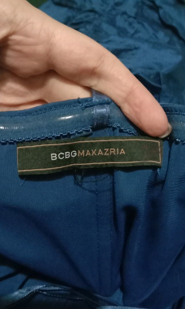 Authentic BCBG Max Azaria Tube Cocktail Dress (Category: Evening dresses & gowns) located in Baguio. Submitted by sell.and.send (Listing ID 1286111292, Image 3). Description: Original. No flaws outside. Lining repaired inside so it's not obvious pag sinuot. with ribbing sa may chest area. color is like a cross between royal blue and navy blue. fits like a glove haha. semi-stretch. fits ladies with an A-cup waist up to 25in. hips up to 34in paymen