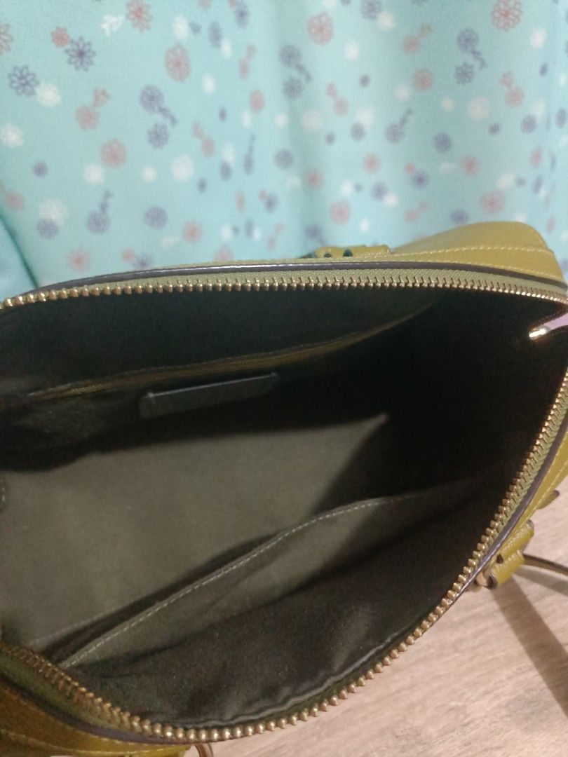Authentic Coach Bag (Category: Luxury Bags & Wallets) located in Angeles City. Submitted by cleanshop.ph (Listing ID 1286073454, Image 3). Description: Authentic Coach Bag Bought from pasabuy abroad.