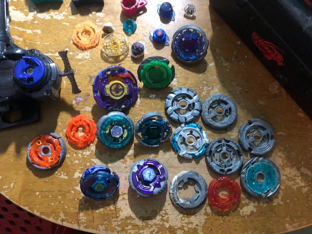 1000 beyblades hot sale