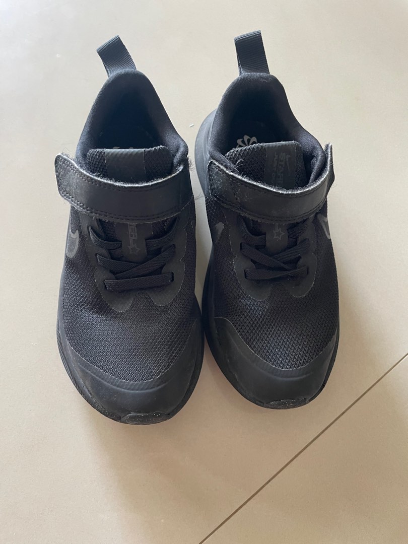 Boys black online nike trainers