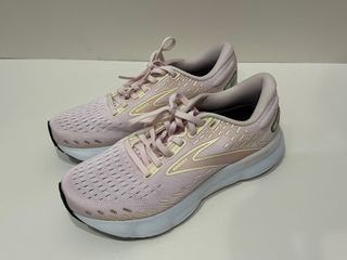 Who sells brooks shoes on sale
