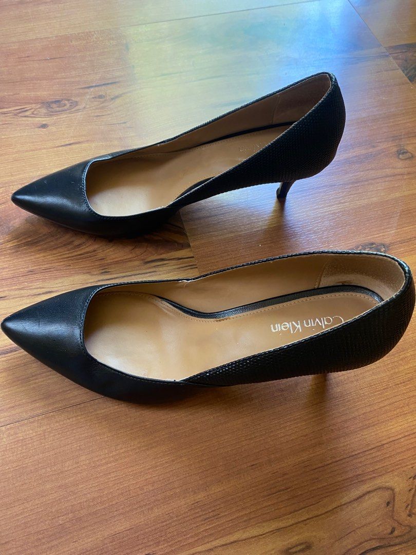 Calvin klein kitten sales heel pumps