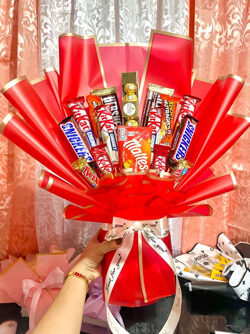 Chocolate Bouquet for Valentines Day ❤️ (Category: Gift Baskets & Hampers) located in Cavite. Submitted by thebeautifulsummer (Listing ID 1286101844, Image 1). Description: Valentines Days is just around the corner. 💝🥳 You know what that means.. its the perfect time to let those around you know you care, and give a gift that gets Remembered! 💗 Chocolate Bouquets 💐 & Bobo Flower Balloons are up for Grabs! Hurry! 💝 📍Tanza, Cavite Location. Op