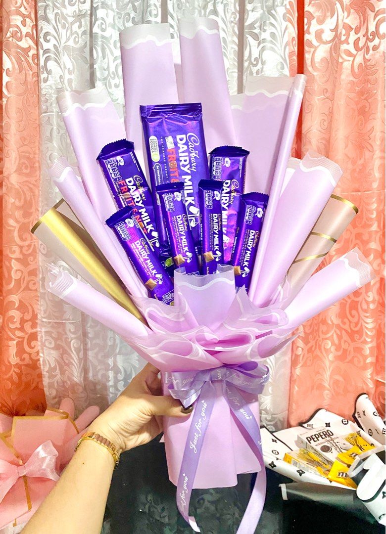 Chocolate Bouquet for Valentines Day ❤️ (Category: Gift Baskets & Hampers) located in Cavite. Submitted by thebeautifulsummer (Listing ID 1286101844, Image 2). Description: Valentines Days is just around the corner. 💝🥳 You know what that means.. its the perfect time to let those around you know you care, and give a gift that gets Remembered! 💗 Chocolate Bouquets 💐 & Bobo Flower Balloons are up for Grabs! Hurry! 💝 📍Tanza, Cavite Location. Op