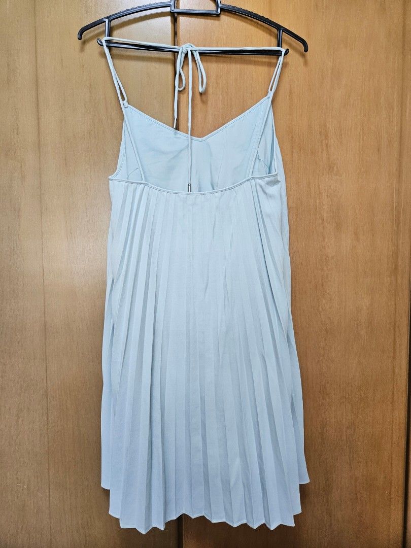 Club Monaco Sky Blue Pleated Mini Dress, Women's Fashion, Dresses & Sets,  Dresses on Carousell