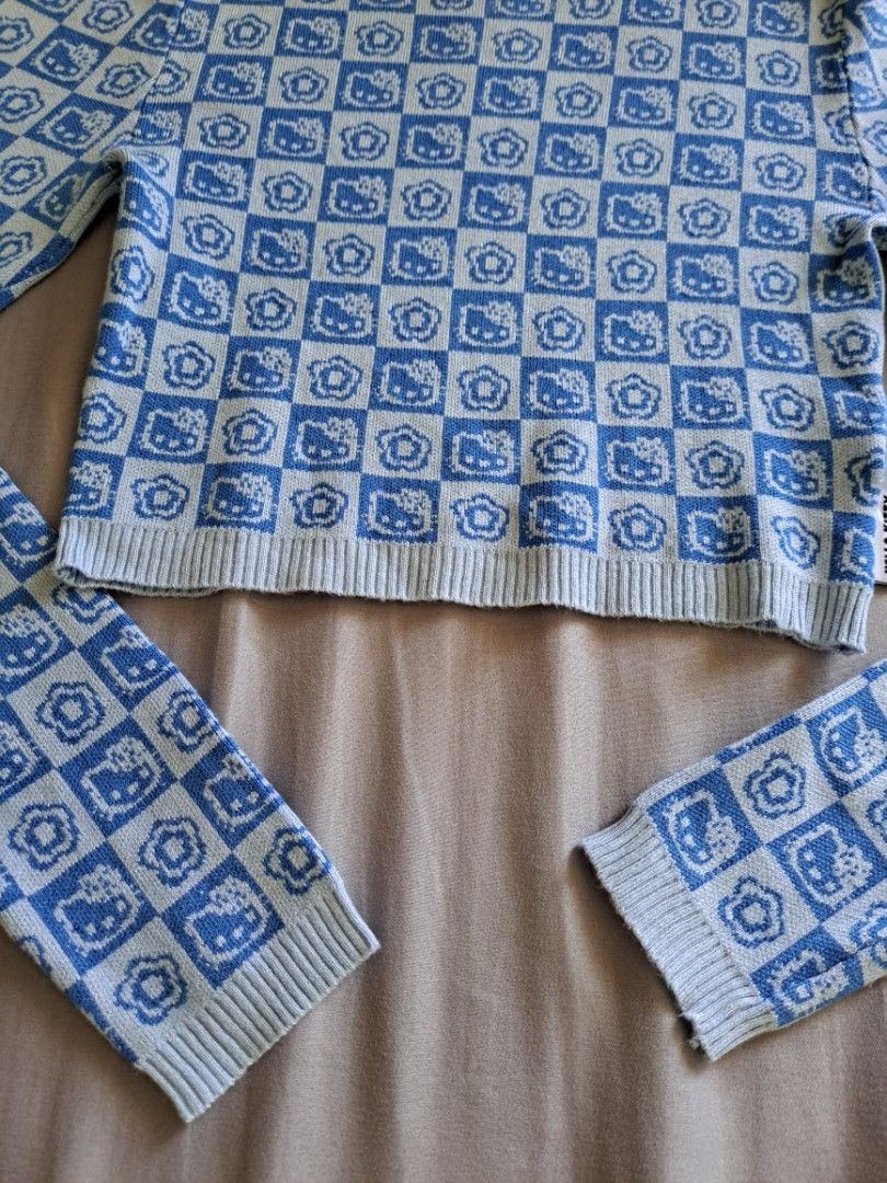 Croptop Cotton On Hello Kitty Longsleeve (Category: Coats, Jackets and Outerwear) located in Baliuag. Submitted by same1693 (Listing ID 1286043173, Image 2). Description: Good as new once lang sinuot.