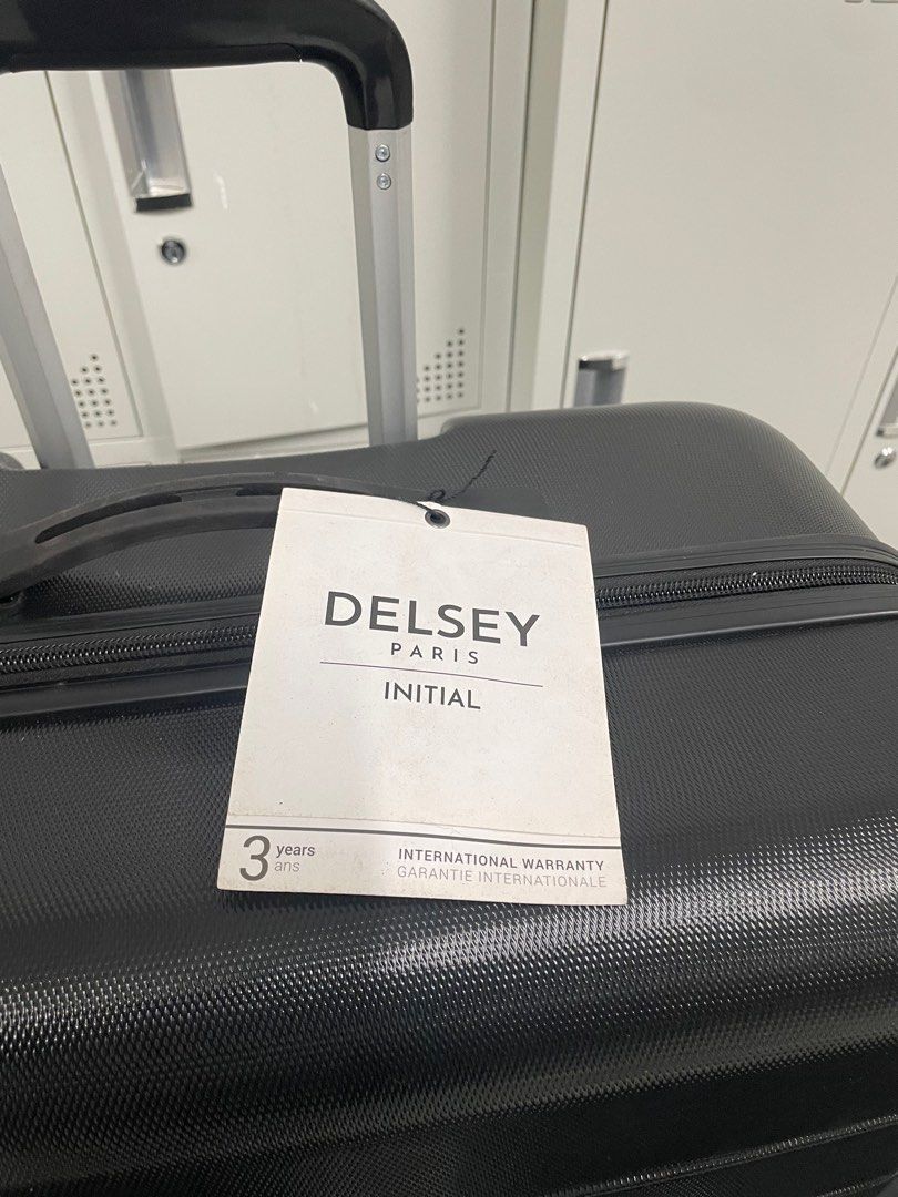 Delsey 28 inch luggage 74 x 51 x28cm