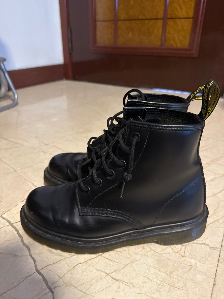 Dr martens 6 eyelet genuine leather boots size eu 38 Women s Fashion Footwear Boots on Carousell