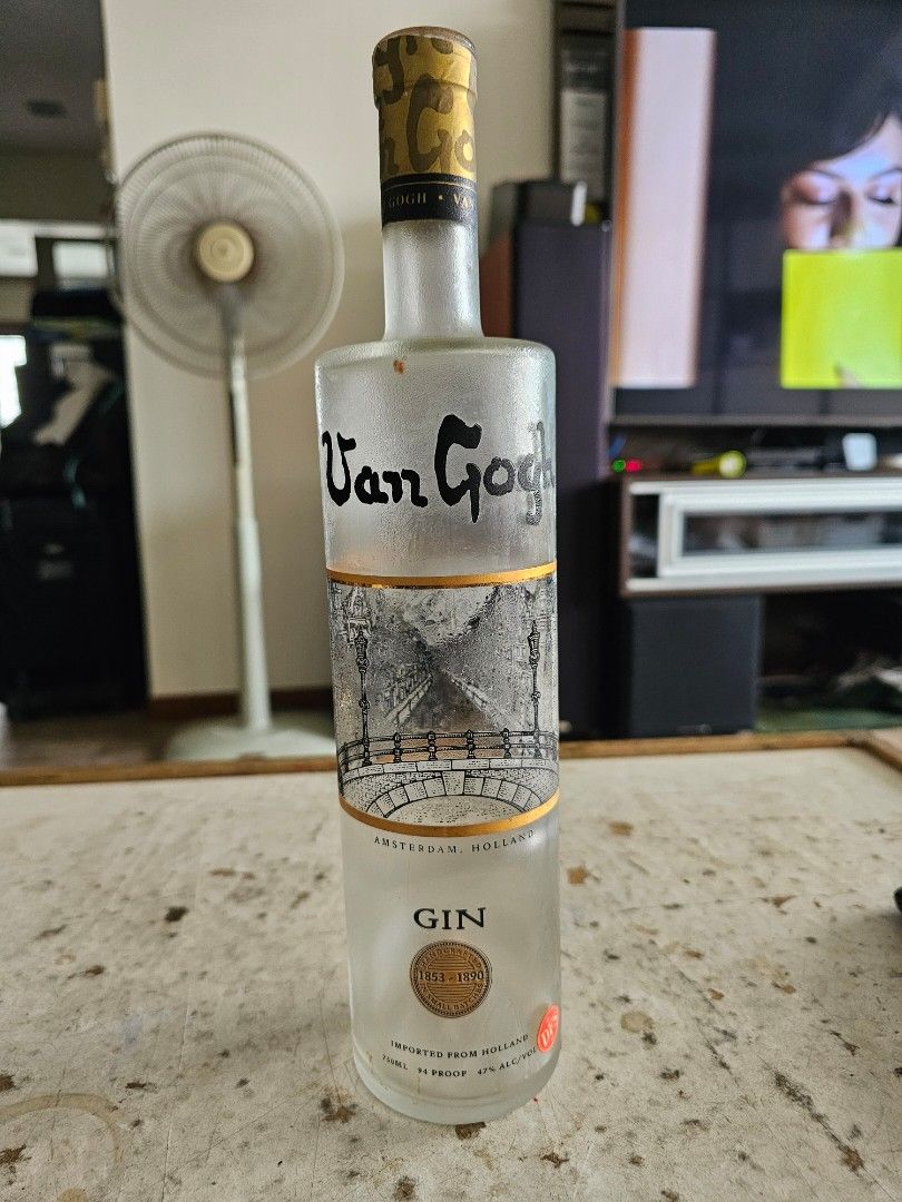 Empty bottle (Category: Other Food & Drinks) located in Singapore. Submitted by ravi1966 (Listing ID 1286071732, Image 1). Description: For collectors. Giving away free....