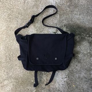 For sale‼️ Lacoste Live Messenger Bag (black)