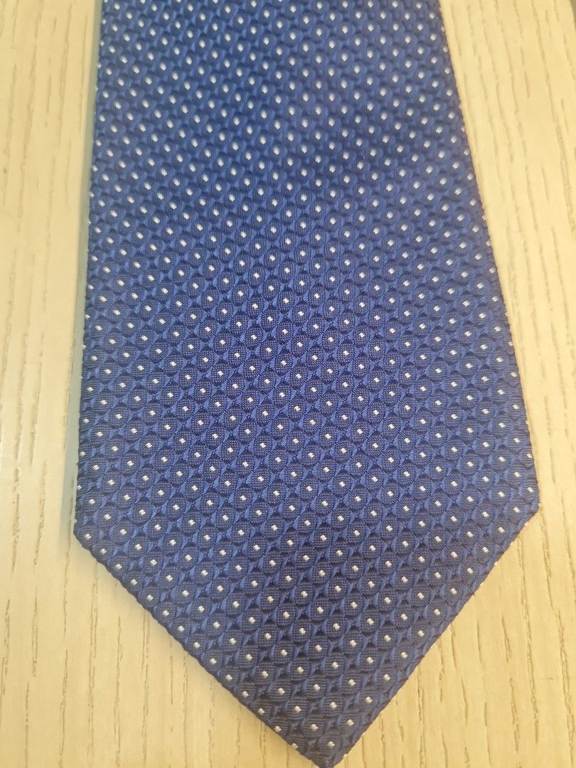 hugo boss polka dot tie