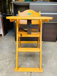 JAPAN SURPLUS FURNITURE (AS-IS ITEM) KATOJI BABY HIGH CHAIR  IN GOOD CONDITION  SIZE 17.5L x 11-19W x 31H inches 12"SANDALAN HEIGHT