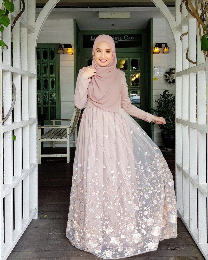Arianna Floral Dress, Women's Fashion, Muslimah Fashion, Dresses on  Carousell
