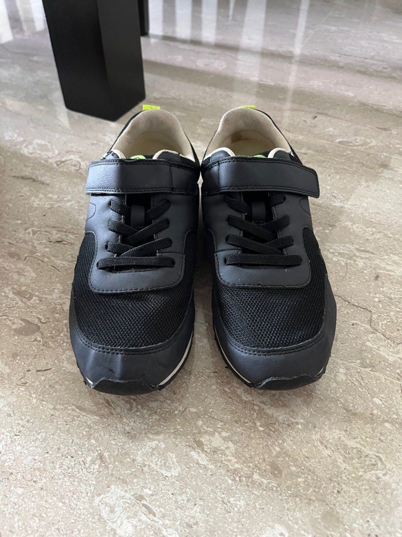 All black sales sneakers kids